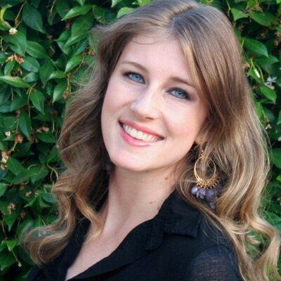 Laura Thalassa's profile picture
